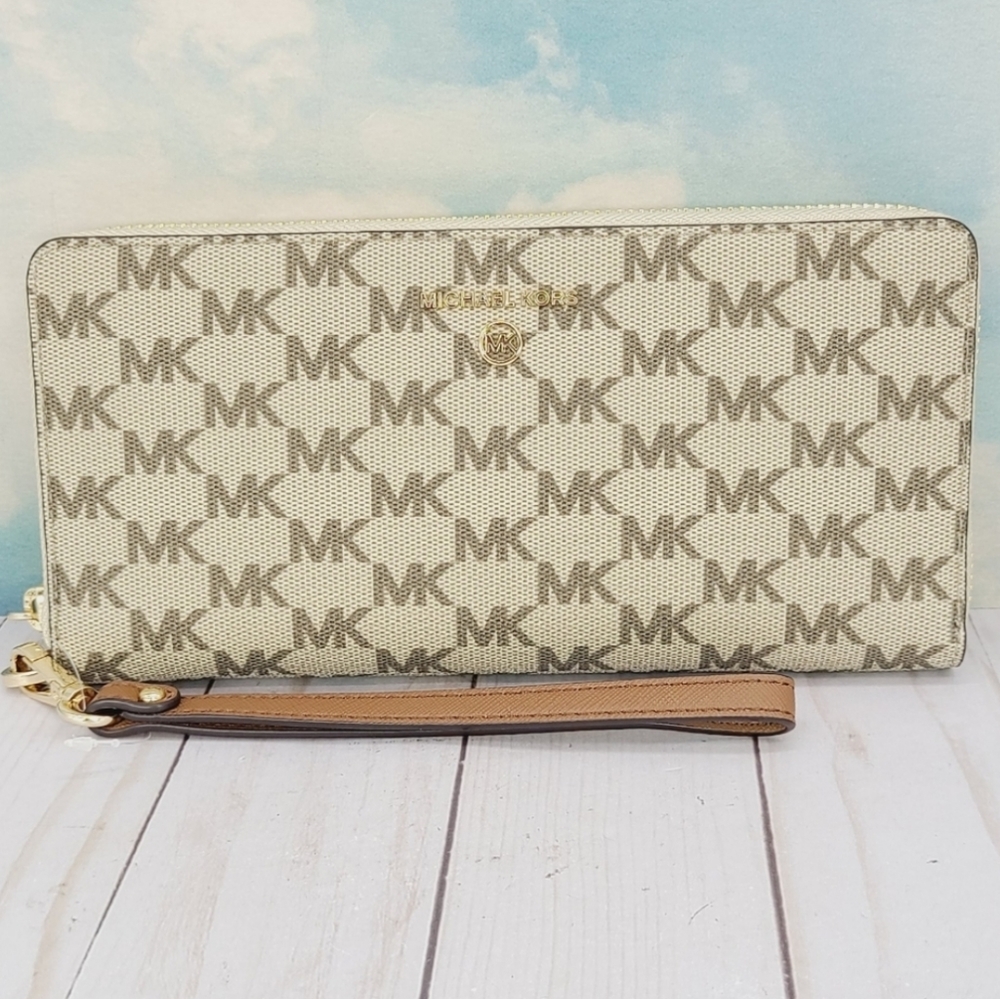 Michael Kors Travel Continental Wallet